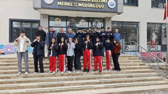 Okullar Arası Kickboks İl Şampiyonasına Katılan Usta Öğretici ve Kursiyerler Tebrik Edild
